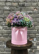 Цветочная композиция из Гипсофила и Розы в шляпной коробке в Мальчевской