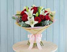 Букет цветов из:  Лилии и Розы в Мальчевской