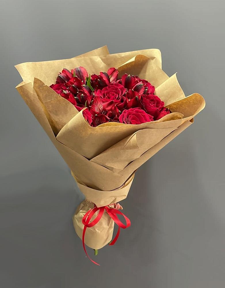 Букет цветов из: Альстромерии и Розы в Мальчевской