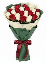 Букет Микс из красных и белых роз в Мальчевской