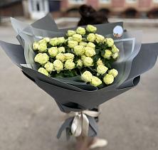 Букет Белые кустовые розы Солинеро в Мальчевской