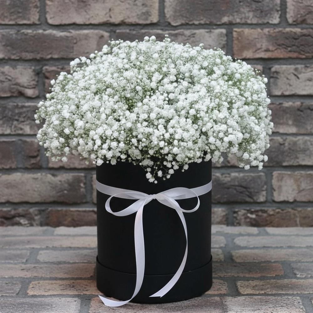 Цветочная композиция из Гипсофила в шляпной коробке в Мальчевской