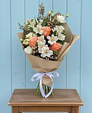 Букет цветов из:  Альстромерии, Лизиантусы, Розы и Хризантемы в Мальчевской