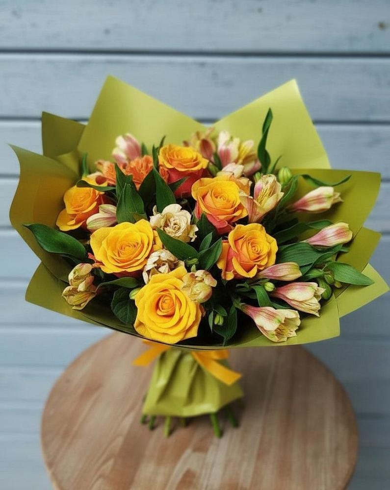 Букет цветов из: Альстромерии и Розы в Мальчевской
