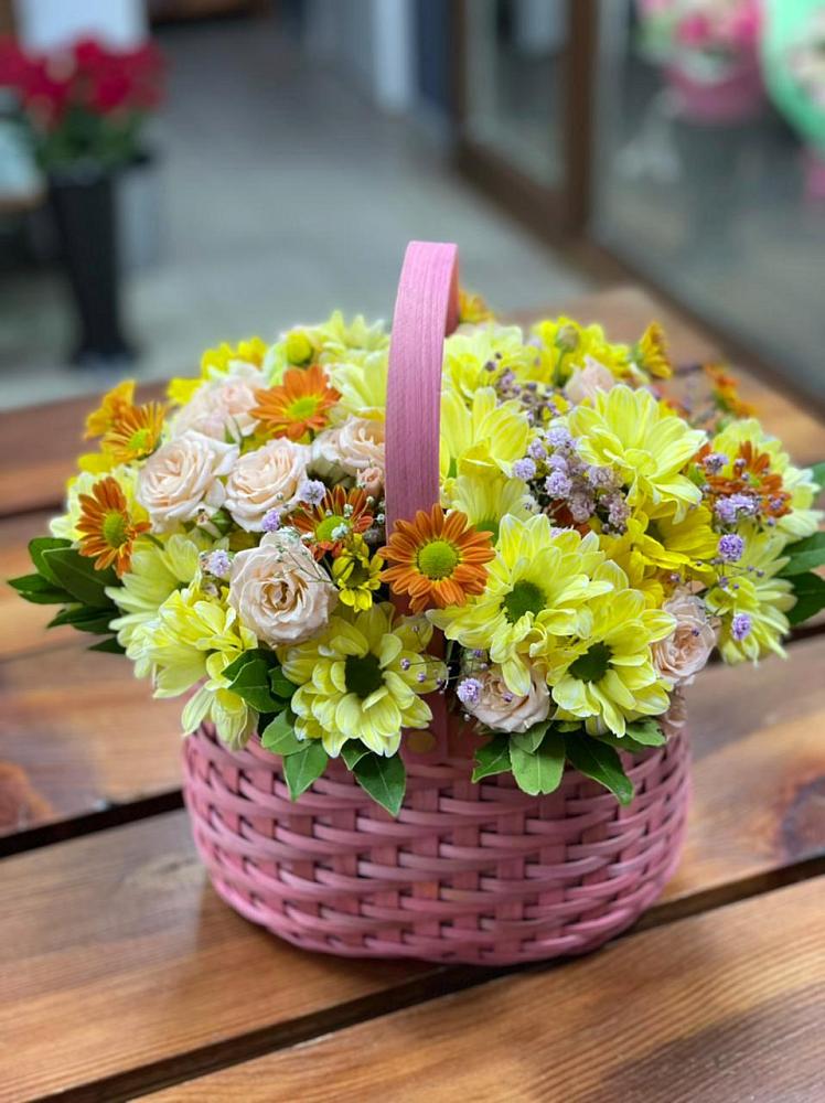 Цветочная композиция из Хризантемы и Розы в корзине в Мальчевской