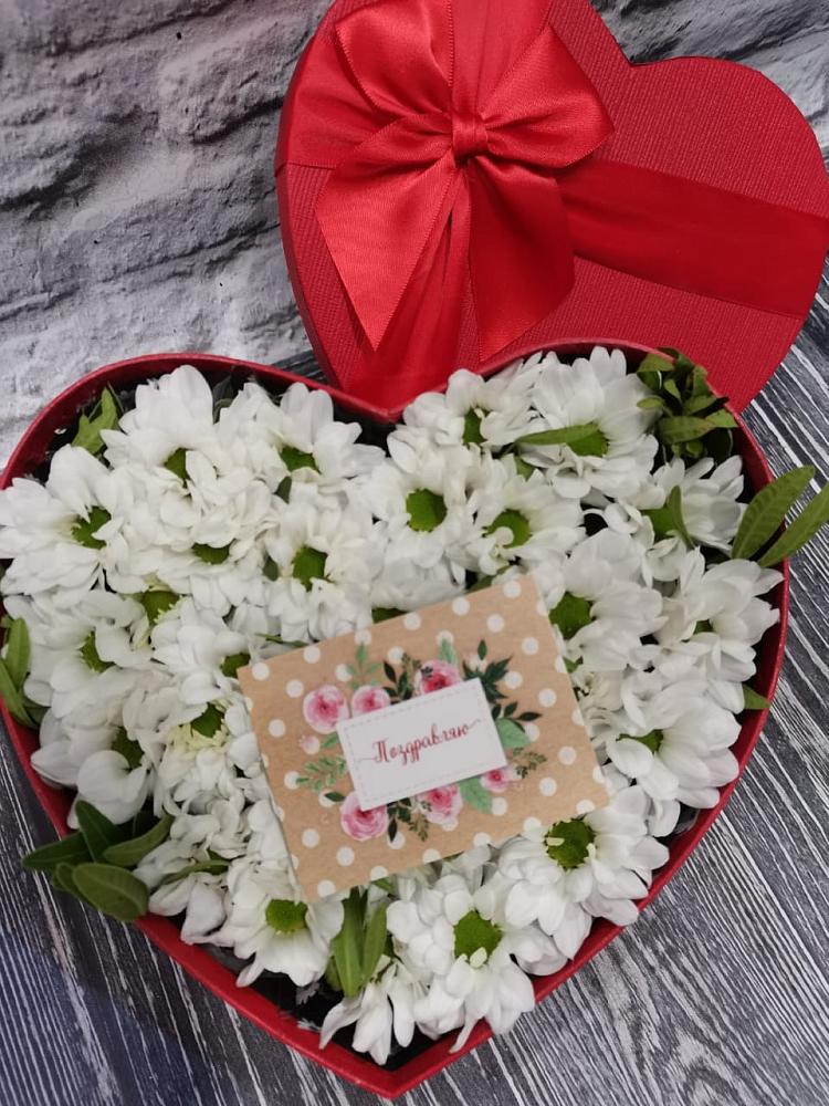 Цветочная композиция из Хризантемы в виде сердца в Мальчевской