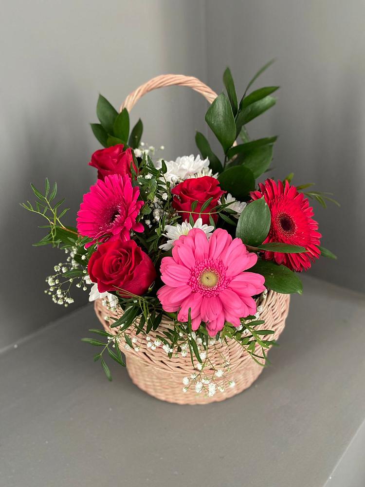 Цветочная композиция из Розы, Хризантемы и Герберы в корзине в Мальчевской