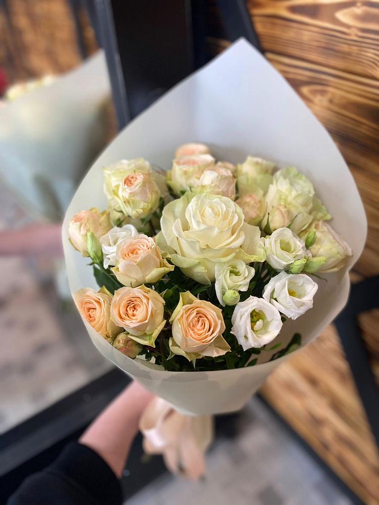 Букет цветов из: Розы и Лизиантусы в Мальчевской